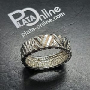 Anillo de plata. Tallada en grecas en uves. 6,5mm. Diámetro 17mm.