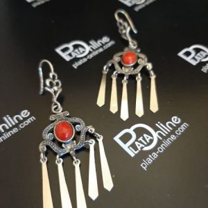 Pendientes de plata. Filigrana 5 corbatas, coral rojo de 5mm x7mm. 22mm x 55mm.