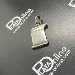 Colgante de plata. Placa pergamino para grabar.12mm x 18mm.