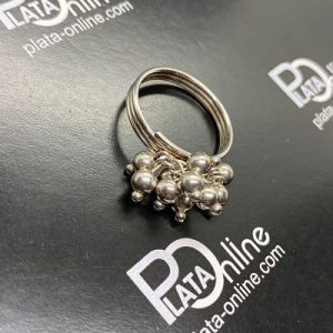 Anillo de plata racimo de bolas de 4mm. Diámetro 18mm.