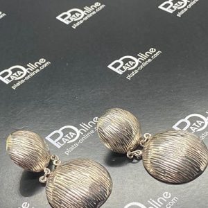 Pendientes de plata cascarones raspados de 20mm y 28mm. Largo 55mm.