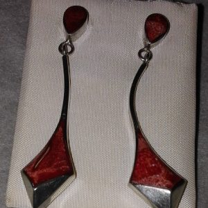 Pendientes de plata y CORAL en lágrima y rombo estirado. 12mm x largo 58mm